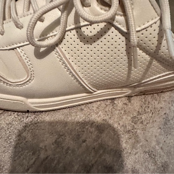 Call it spring sneakers - Picture 4 of 5